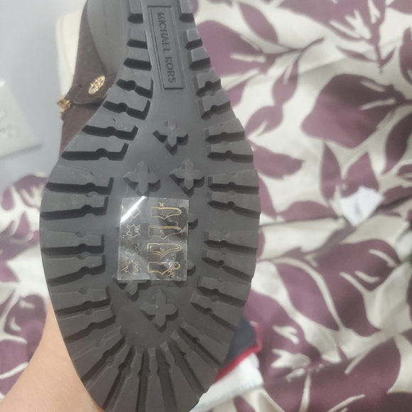 Boot - Picture 2 of 5